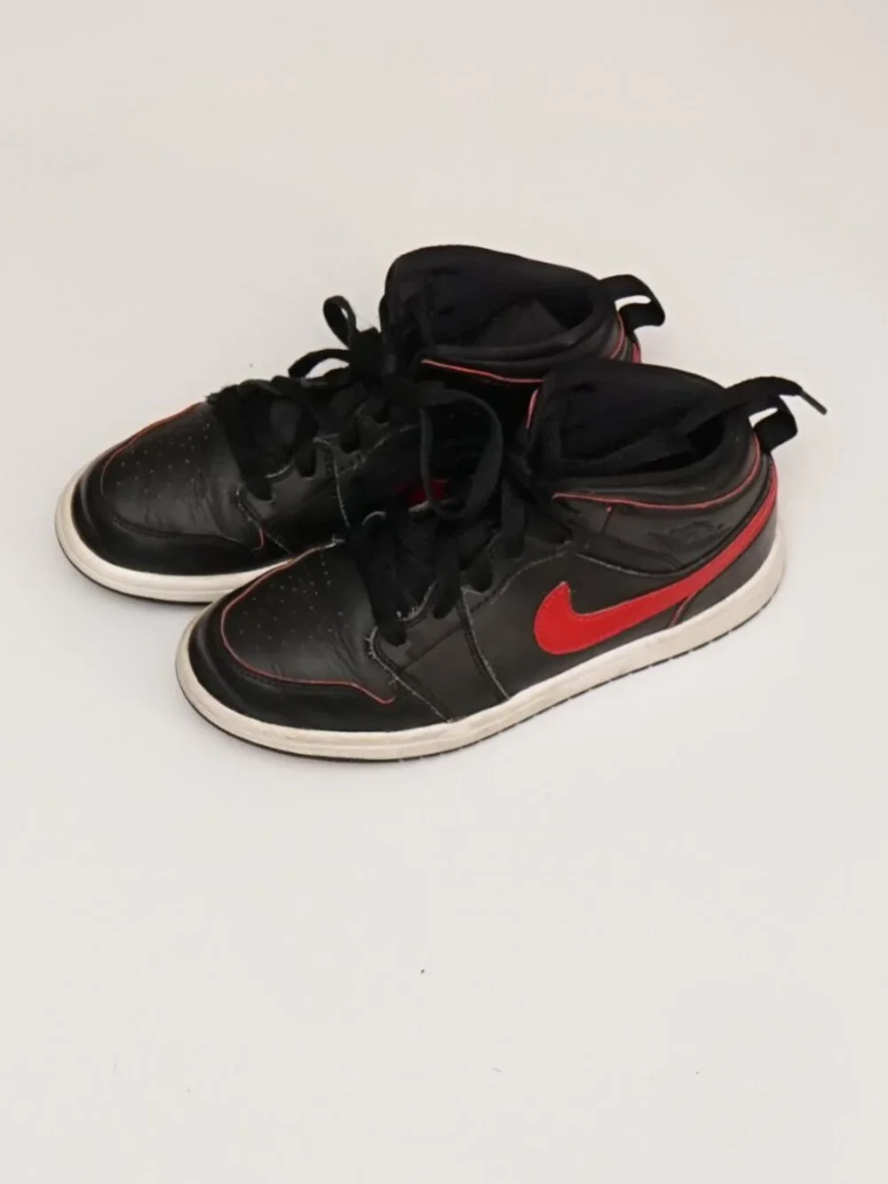 Nike Air Jordan 1 Mid BG Size  2Y Black Red White